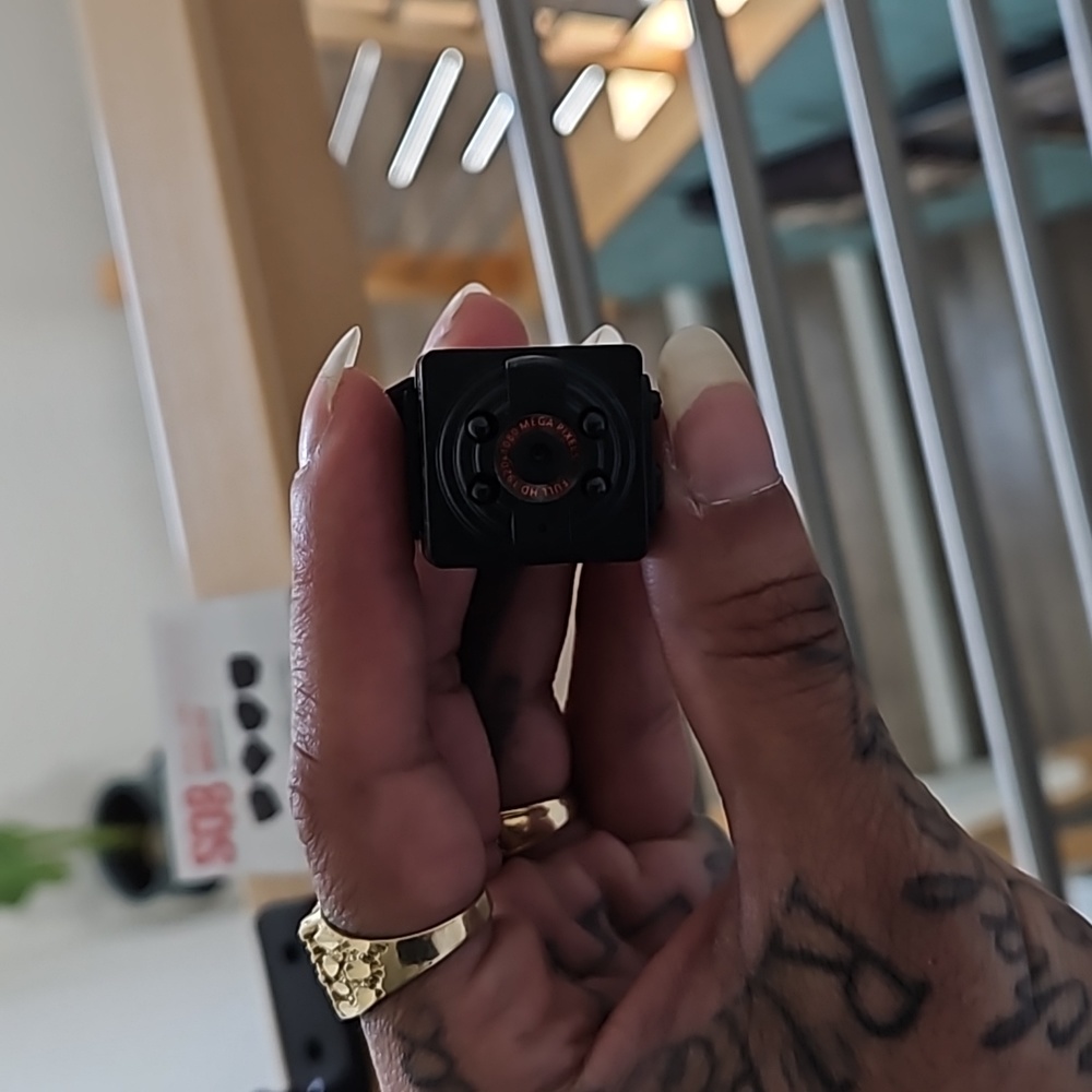 Mini Camera - Picture 2 of 9